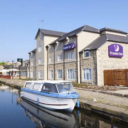 Premier Inn Huddersfield Central Eksteriør bilde