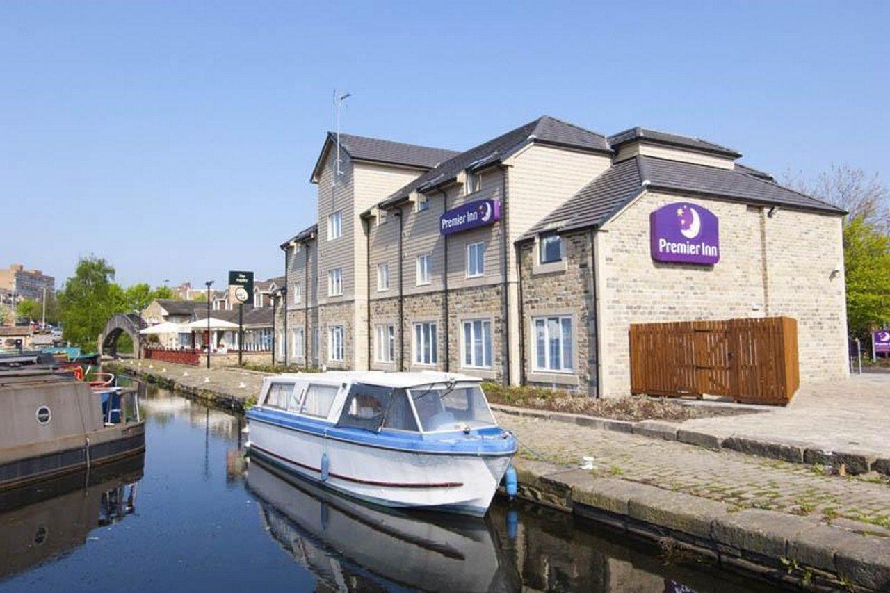 Premier Inn Huddersfield Central Eksteriør bilde