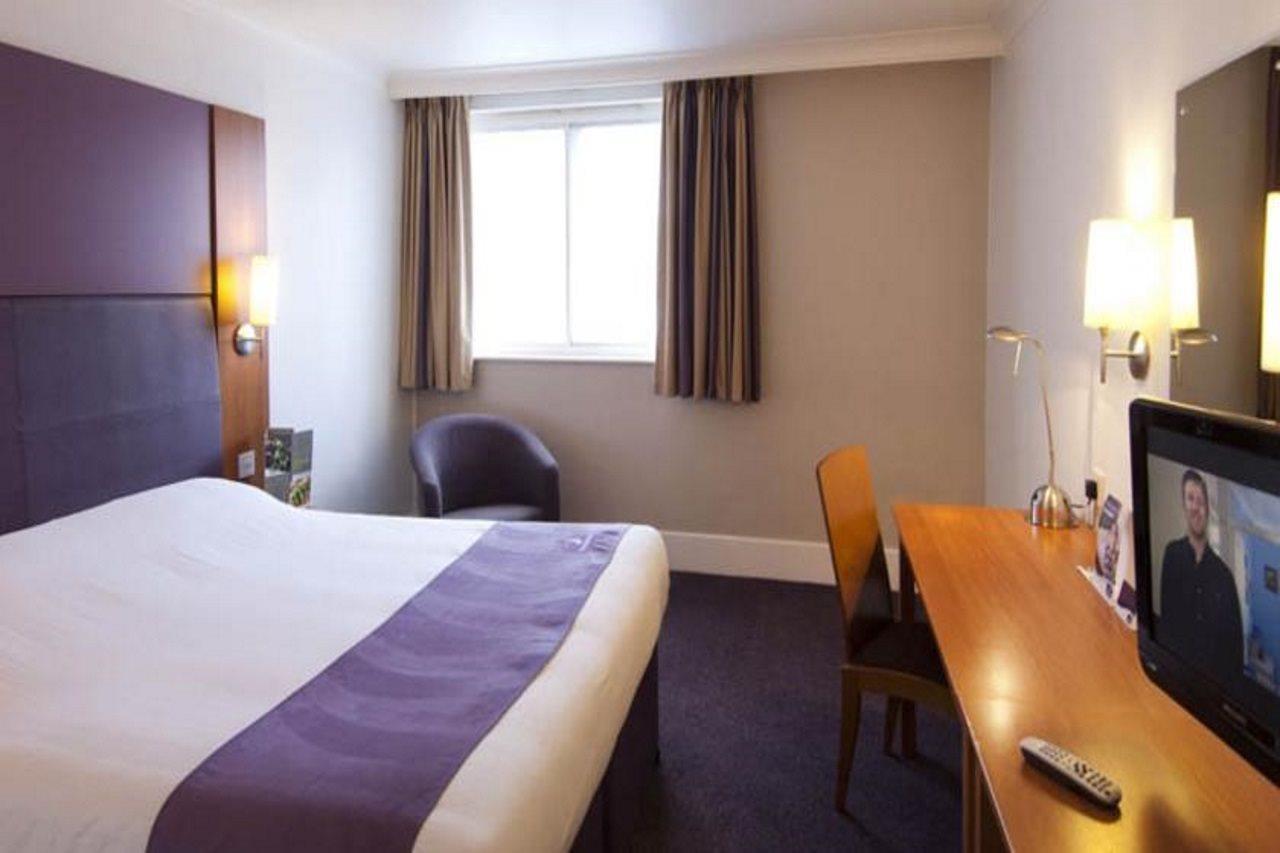 Premier Inn Huddersfield Central Eksteriør bilde