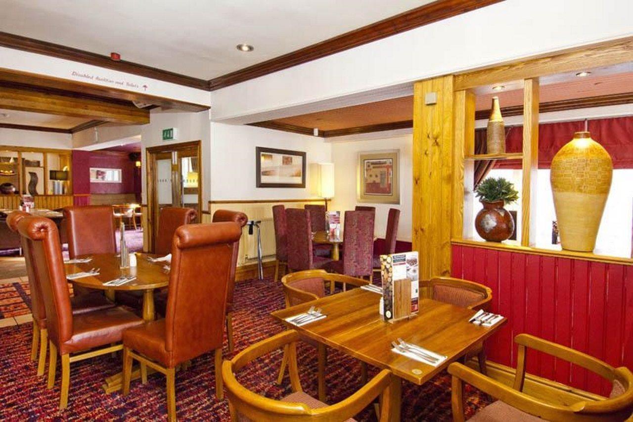 Premier Inn Huddersfield Central Eksteriør bilde