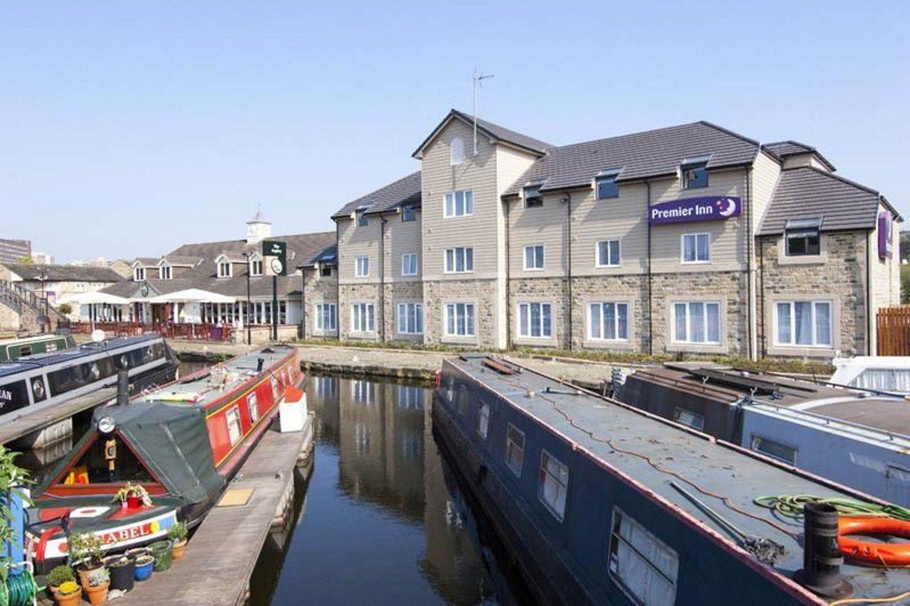 Premier Inn Huddersfield Central Eksteriør bilde