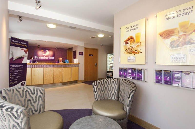 Premier Inn Huddersfield Central Eksteriør bilde