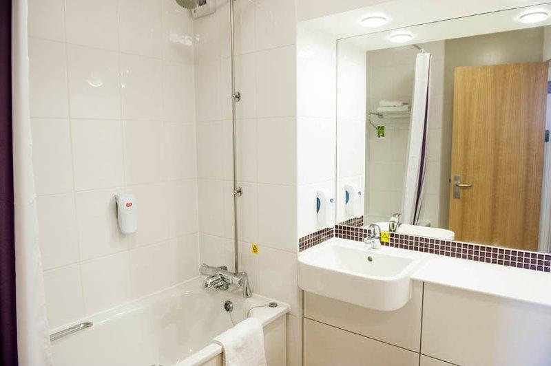 Premier Inn Huddersfield Central Eksteriør bilde