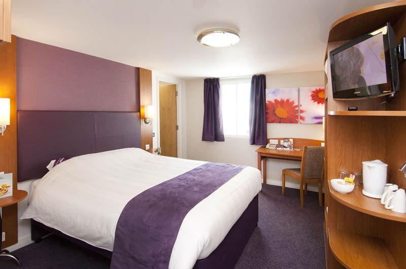 Premier Inn Huddersfield Central Eksteriør bilde
